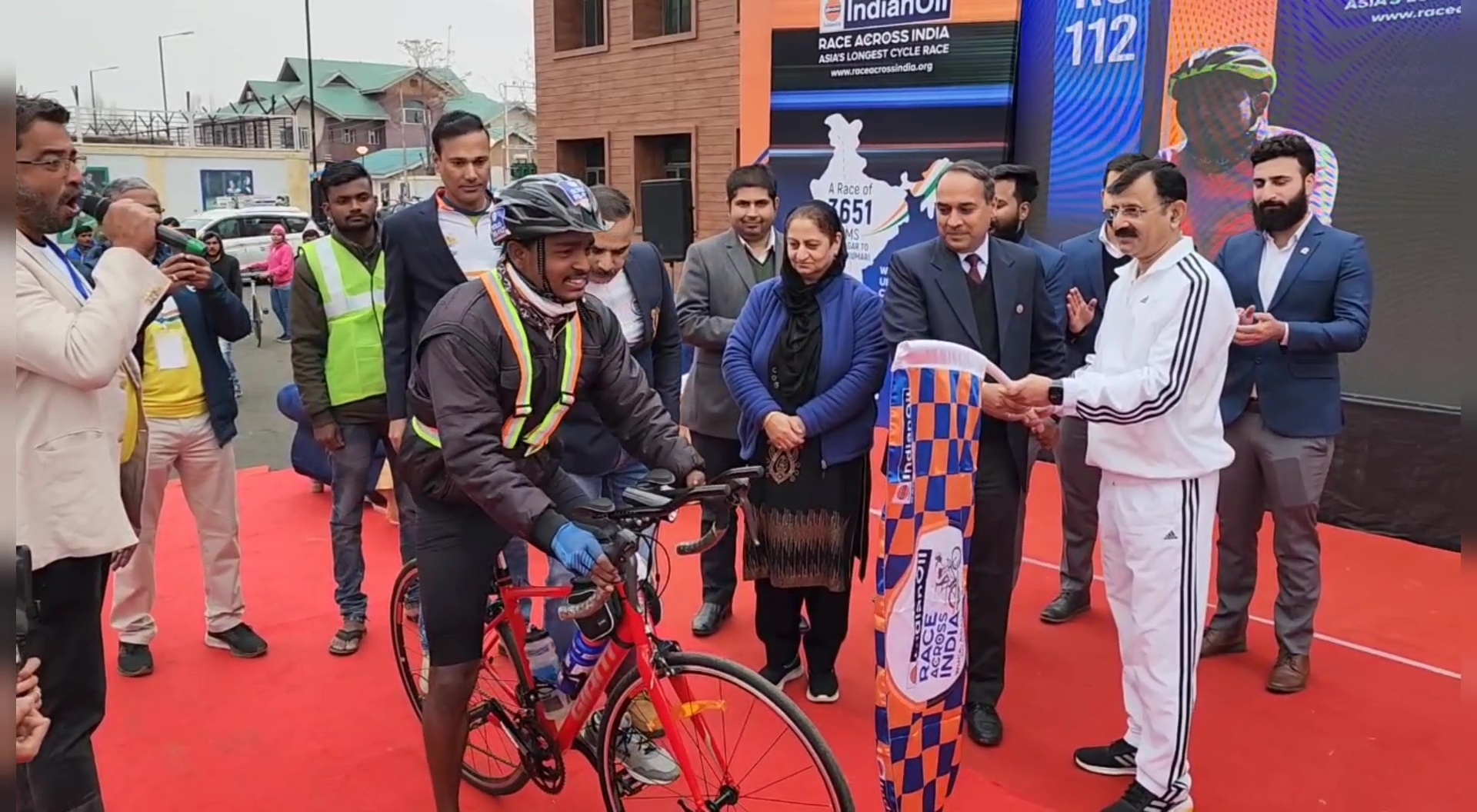 Asia's longest cycle race from Kashmir to Kanyakumari flagged off from Srinagar