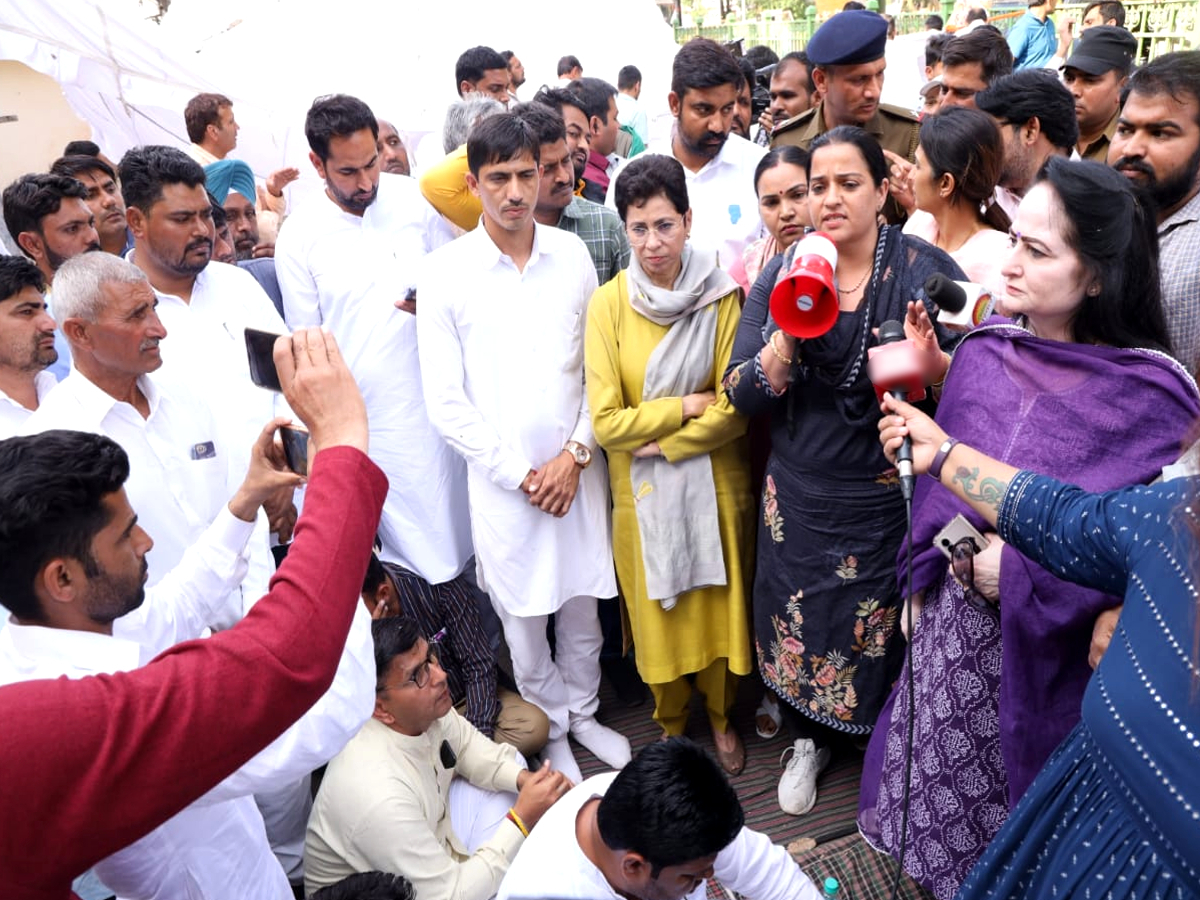 Sarpanchs protest at Panchkula border Sarpanches protest in Panchkula protest against e -tendering in Haryana