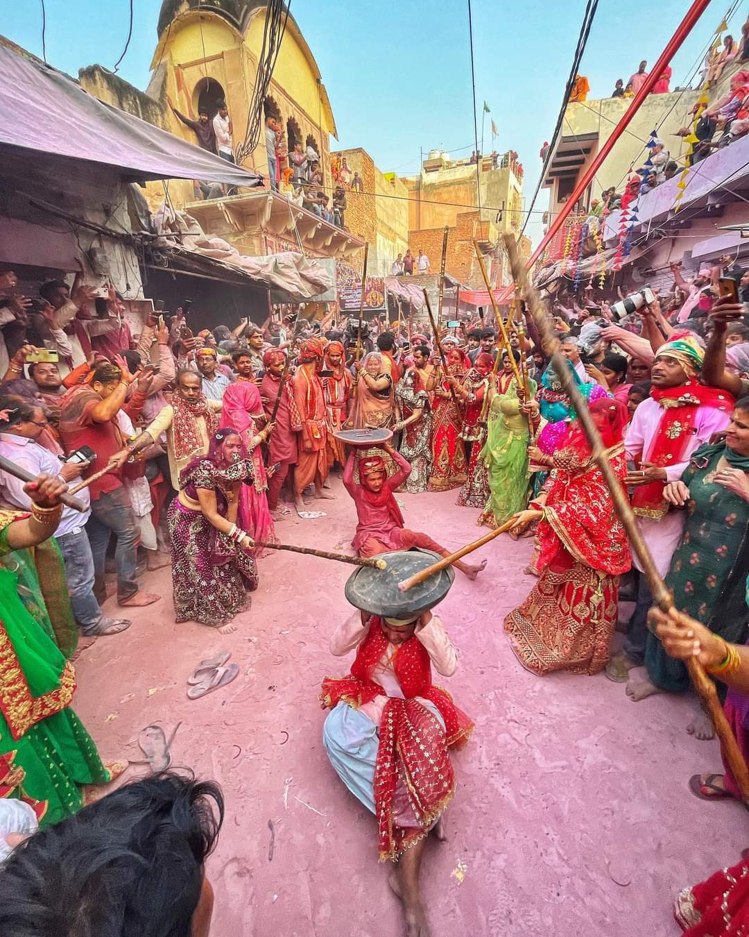 ગોકુલમાં છડીમાર હોળી રમવાની પરંપરા