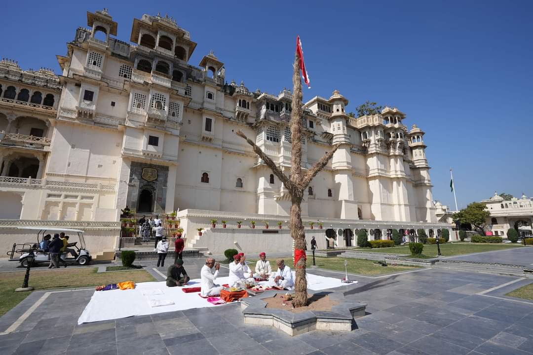 holi of udaipur city palace is special