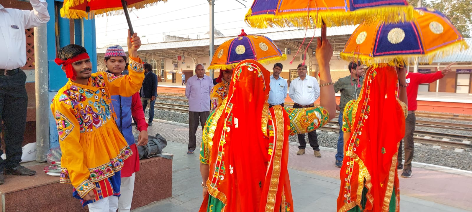 સ્થાનિક પ્રવાસનને પ્રોત્સાહન આપવા માટે કેન્દ્ર સરકારની પહેલ હેઠળ શરૂ કરાયેલી આ ટ્રેનમાં 