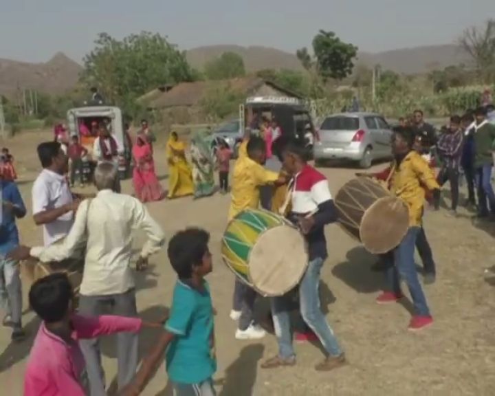 આદિવાસીઓનું હોળીને લઈને અનોખો આનંદ