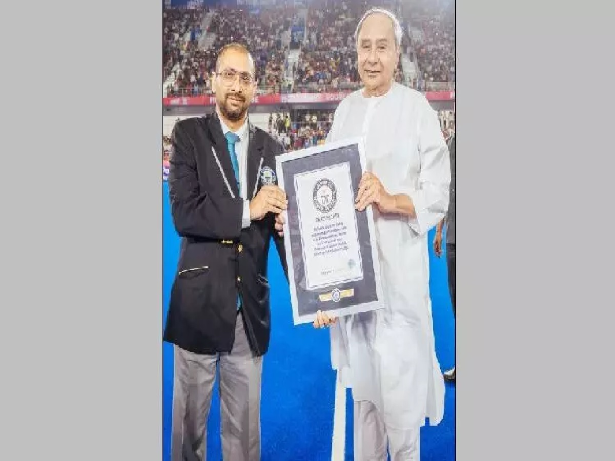 CM Naveen Patnaik receiving Guinness Book of World Records certificate