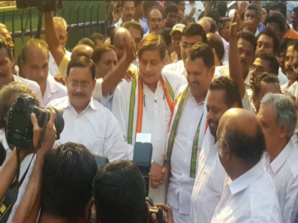 KPCC action against MK Raghavan  KPCC action against K muraleedharan  MK Raghavan and K muraleedharan  KPCC warns both MK Raghavan and K muraleedharan  conjoining of Tharoor Murali Duo  What really happening in Congress  കെപിസിസി നടപടി  തരൂര്‍ മുരളീധര അച്ചുതണ്ടിന്‍റെ നടുവൊടിക്കല്‍  പുതിയ നീക്കവുമായി തരൂരും മുരളിയുമെന്ന് സൂചന  പാര്‍ട്ടി പുനഃസംഘടന  പുനഃസംഘടന  കെപിസിസിയുടെ അച്ചടക്കത്തിന്‍റെ വാള്‍  കെപിസിസി  കെപിസിസി പ്രസിഡന്‍റ്  സുധാകരനും സതീശനും  എഐസിസി ജനറല്‍ സെക്രട്ടറി  തരൂര്‍