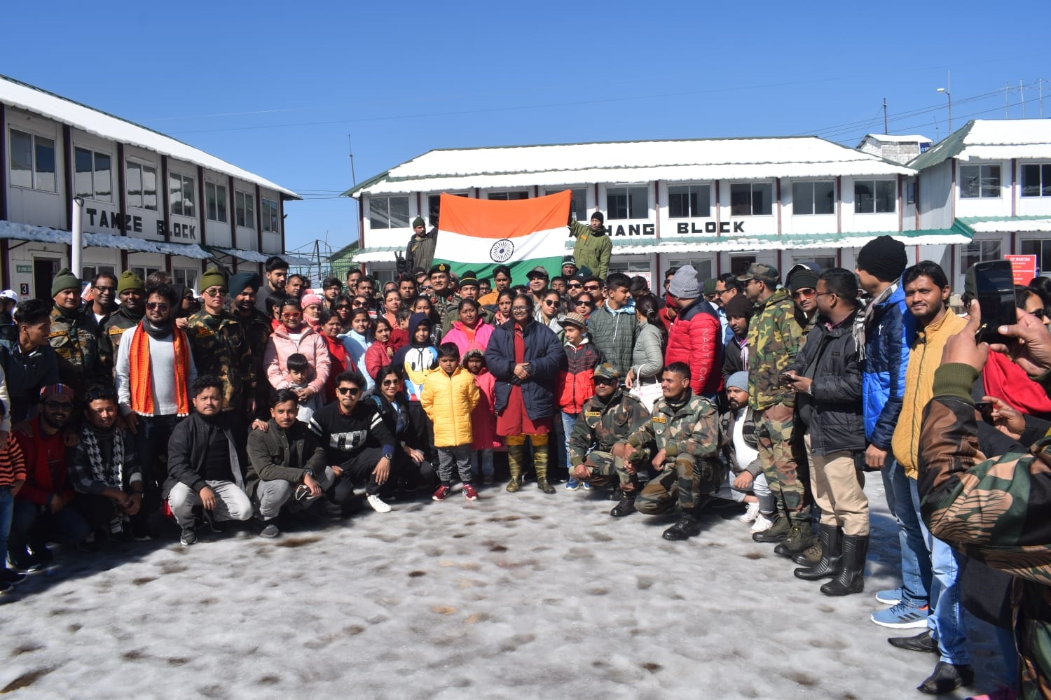 army-rescues-370-tourists-stranded-due-to-heavy-snowfall-in-east-sikkim