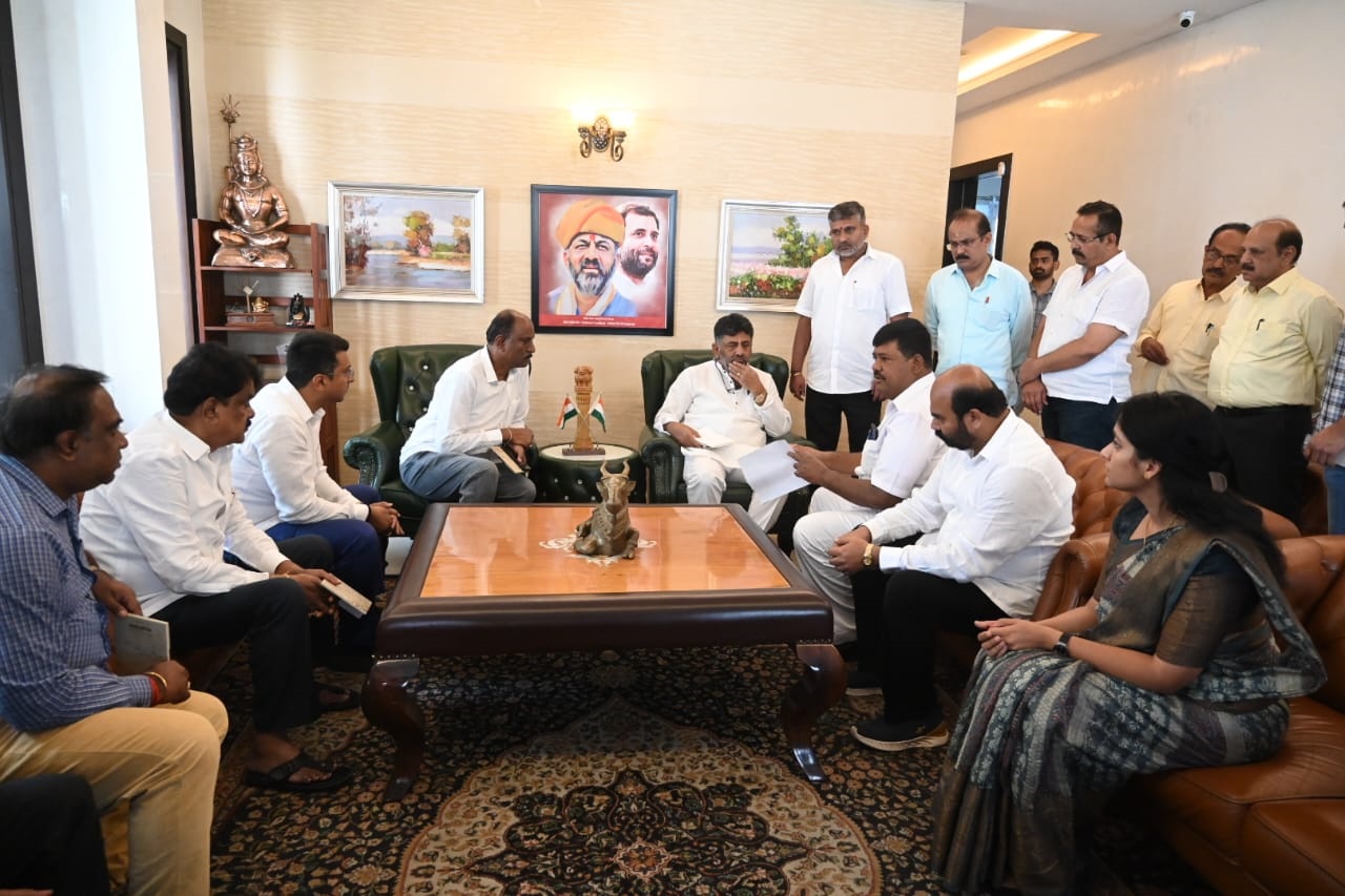 Manohar and team meet DK Sivakumar