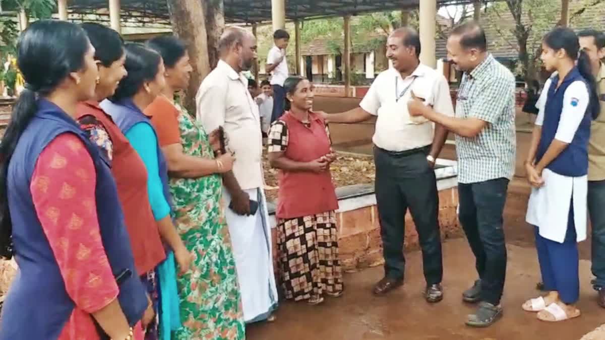 Ambalathara VHSS Cook Karthyaani  അമ്പലത്തറ കാർത്ത്യായനി  School Cook Karthyaani  Kerala NSS Camp Viral Song