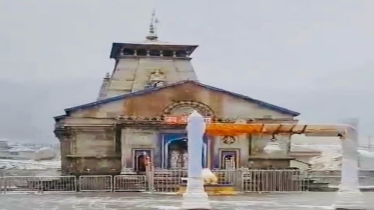 Snow envelops Kedarnath, temperature dips