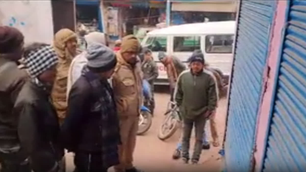 Thieves broke into 5 shops in Dholpur