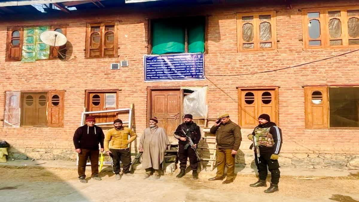 anantnag-police-attached-the-property-of-militant-associate