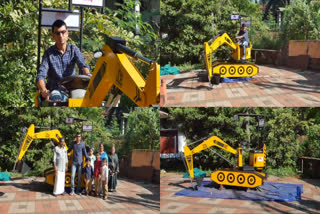 Pallikkara redmoon beach  electric JCB at Pallikkara beach  മുനീറിന്‍റെ ഇലക്‌ട്രിക് ജെസിബി  പള്ളിക്കര ബീച്ച് ഇലക്‌ട്രിക് ജെസിബി