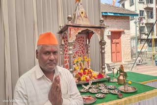 Niwas Patil Ram devotee