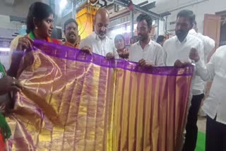 Textile Artist Make Golden Saree to Ayodhya