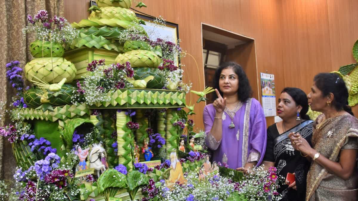 Actress Prema in Lalbagh vegetable, coconut feather carving show