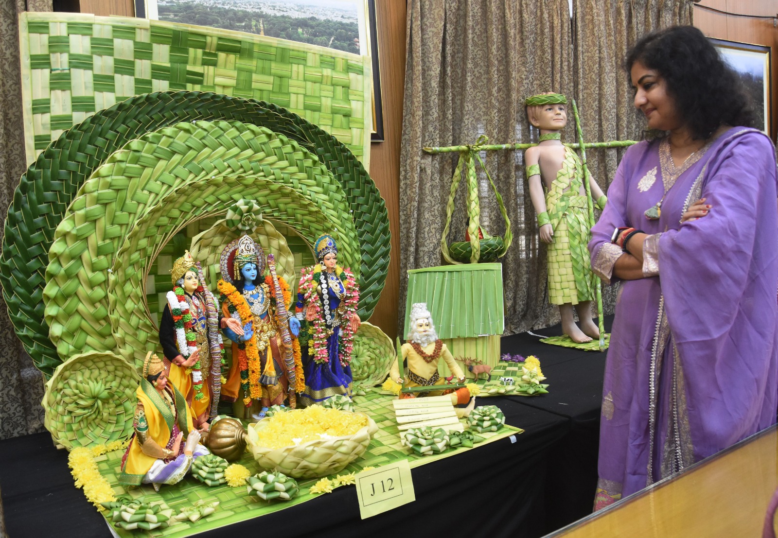 Actress Prema in Lalbagh vegetable, coconut feather carving show