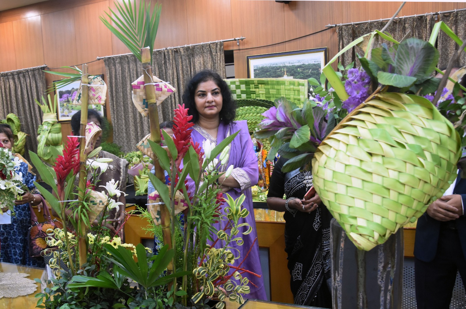 Actress Prema in Lalbagh vegetable, coconut feather carving show