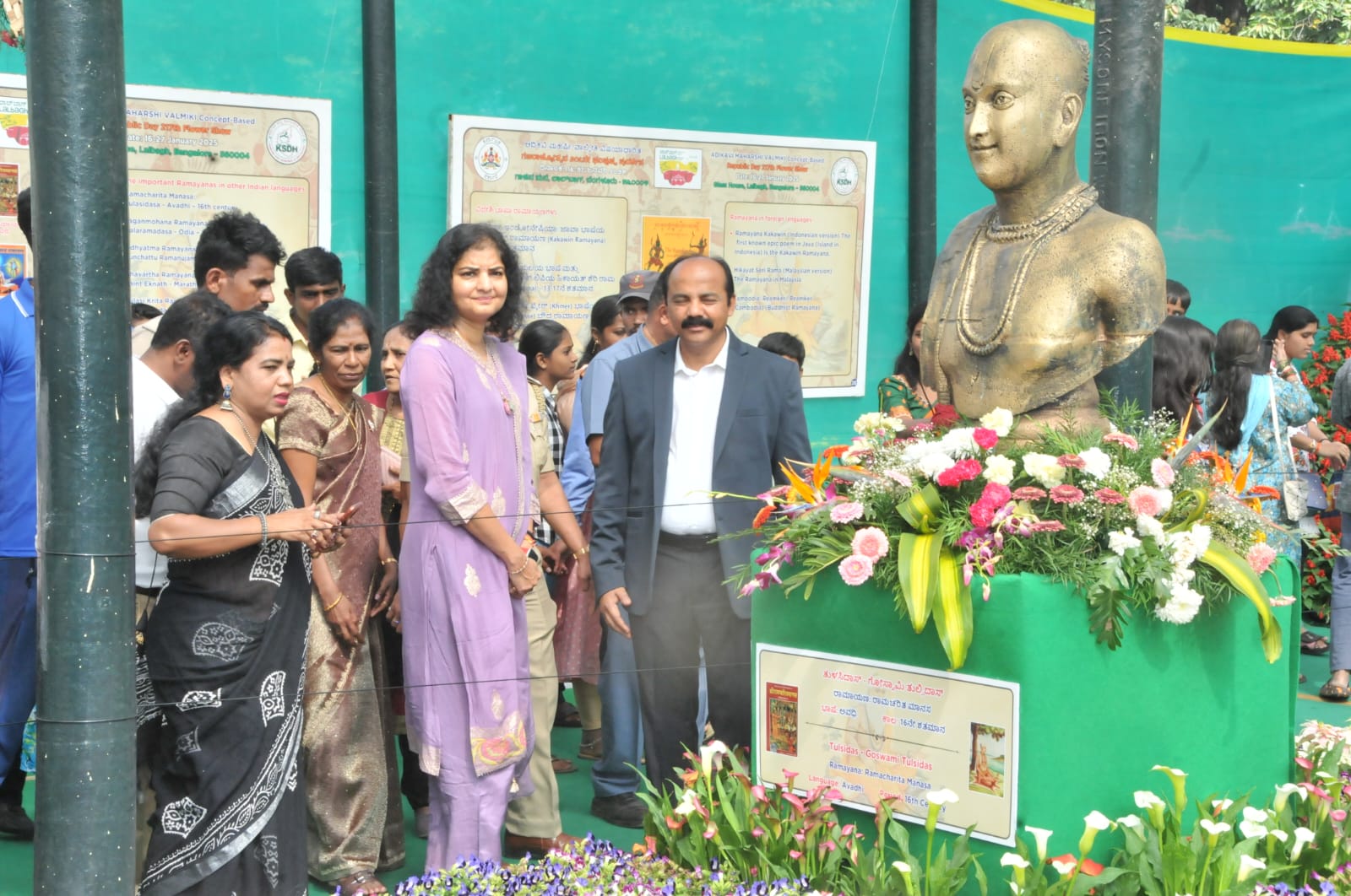 Actress Prema in Lalbagh vegetable, coconut feather carving show