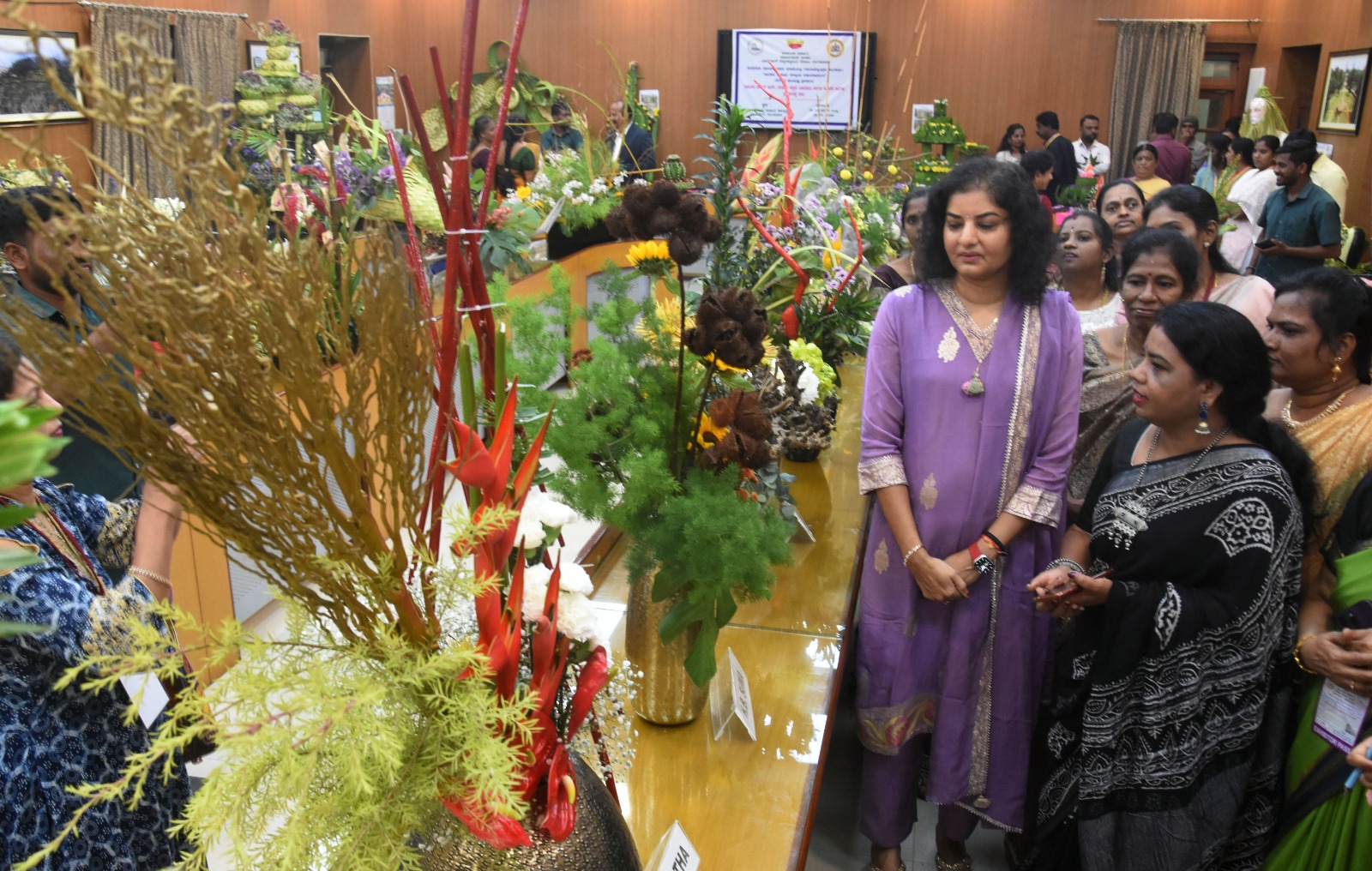 Actress Prema in Lalbagh vegetable, coconut feather carving show