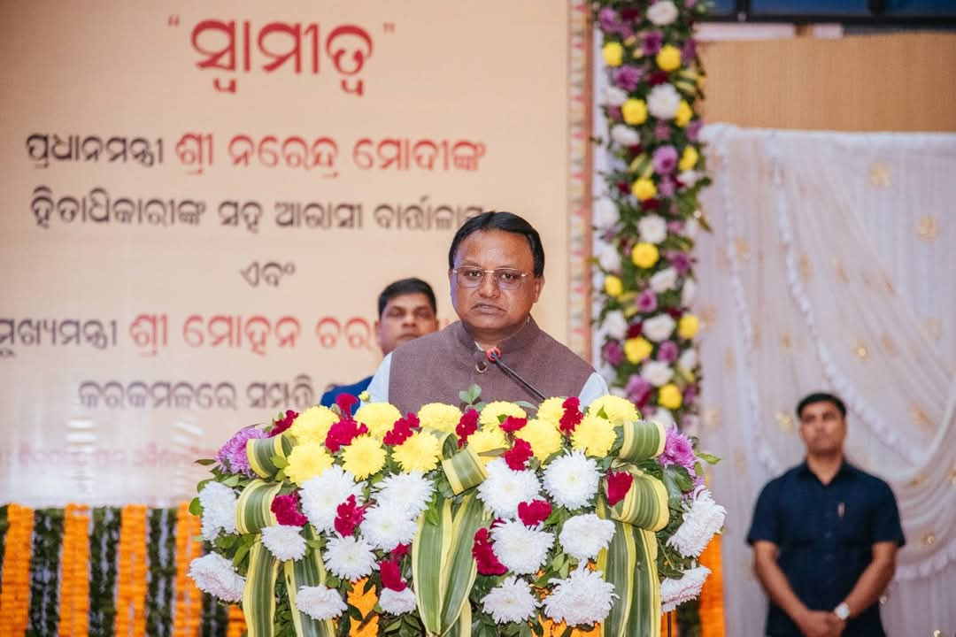 ସ୍ୱାମୀତ୍ୱ ଯୋଜନାରେ ହିତାଧିକାରୀଙ୍କୁ ସମ୍ପତି ପତ୍ର ପ୍ରଦାନ କଲେ ପ୍ରଧାନମନ୍ତ୍ରୀ