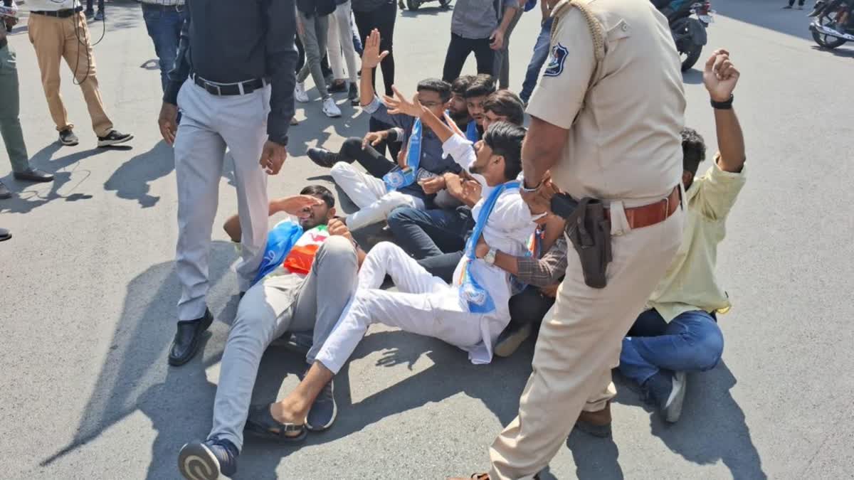 strong-protest-of-nsui-in-rajkot-regarding-freezing-of-bank-account-of-congress-party