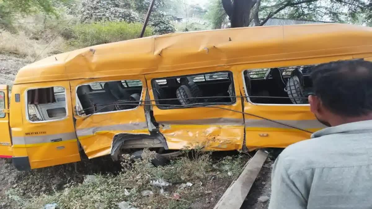 Cricketer bus accident Amaravati