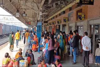 alert-on-all-railway-stations-of-deoghar-for-going-to-mahakumbh