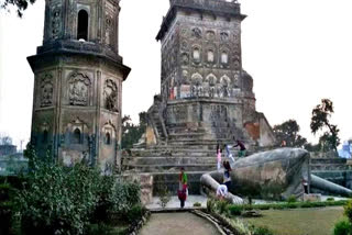 Built nearly 200 years ago, the Mendhak Mandir is unique for its frog-shaped statue, colour-changing Shivling, and Standing Nandi, drawing thousands of devotees yearly.