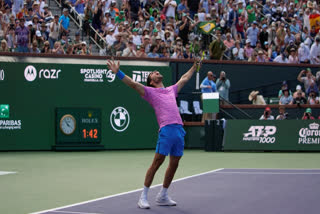 Carlos Alcaraz clinched back-to-back BNP Paribas Open title as he beats Daniil Medvedev 7-6 (5), 6-1 for the second straight year in the BNP Paribas Open final on Sunday, earning his first title since winning Wimbledon last year.