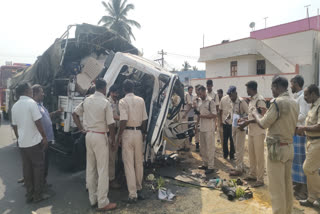 ஆம்பூர் அருகே சி.ஆர்.பி வீரர்கள் சென்ற வாகனம் கட்டுப்பாட்டை இழந்து விபத்து