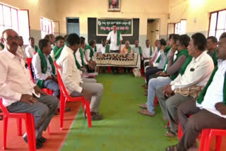 Kuruburu Shanthakumar outrage  political leaders over water crisis  Farmer meeting in Dharwad
