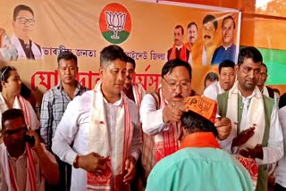more than four hundred congress workers join bjp in mahmora constituency