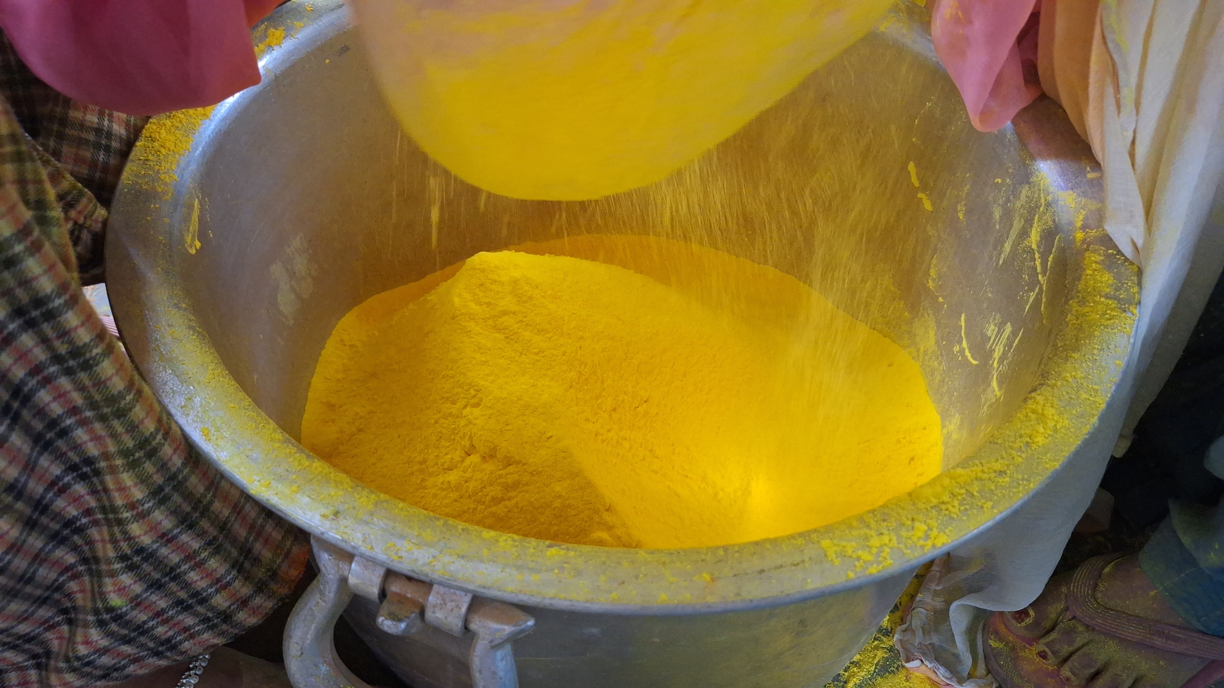 Herbal color production for Holi