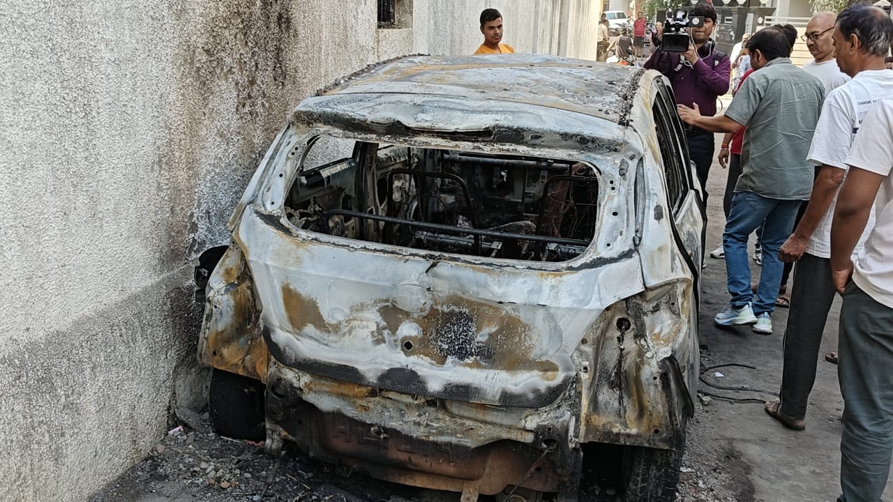 Nagpur violence : 20 vehicles torched burnt four DCPs injured