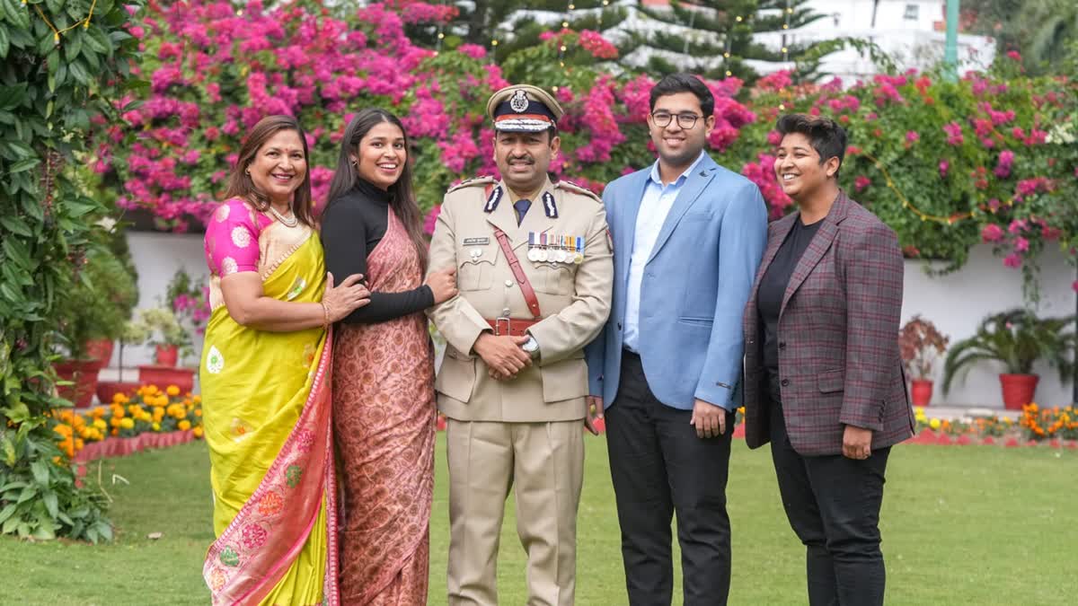 Ex-Uttarakhand DGP's Daughter Kuhoo Garg (2nd from left) Cracks UPSC CSE