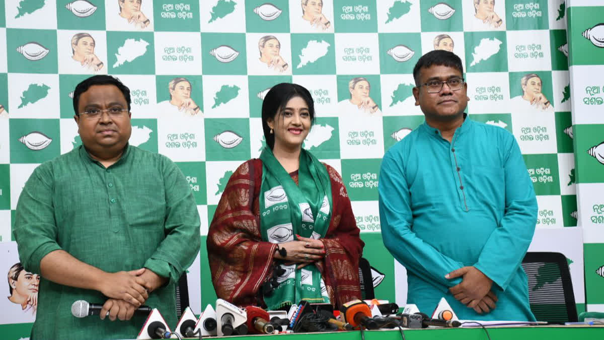 Ahead of the Lok Sabha elections, Ollywood actress Varsha Priyadarshini joined Biju Janata dal (BJD) on Thursday. She was inducted into the BJD's fold in the presence of Rajya Sabha MP Sasmit Patra during a programme at Sankha Bhawan in Bhubaneswar.