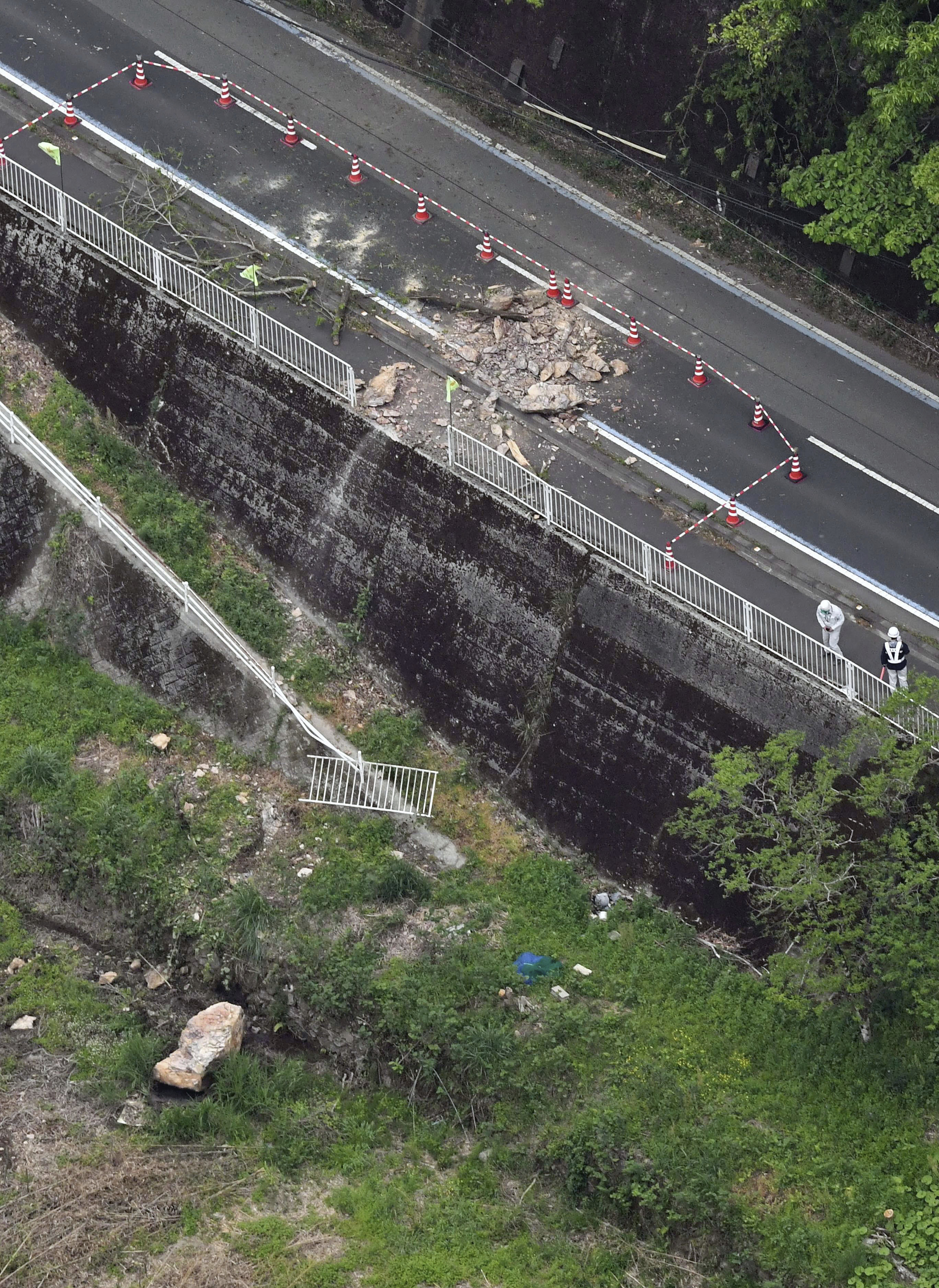 مغربی جاپان میں زلزلہ کے شدید جھٹکے (Photo: AP)
