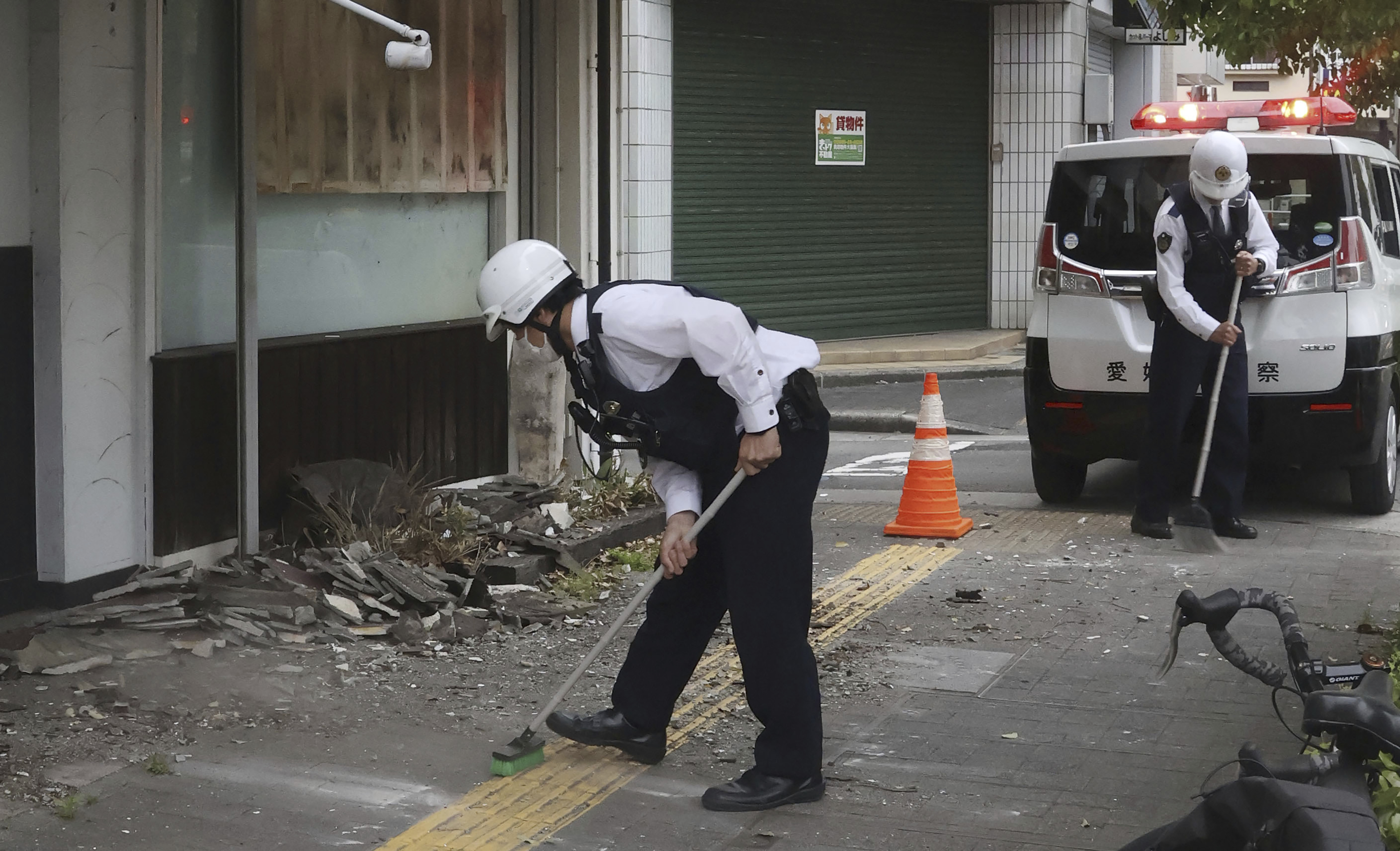 مغربی جاپان میں زلزلہ کے شدید جھٹکے (Photo: AP)