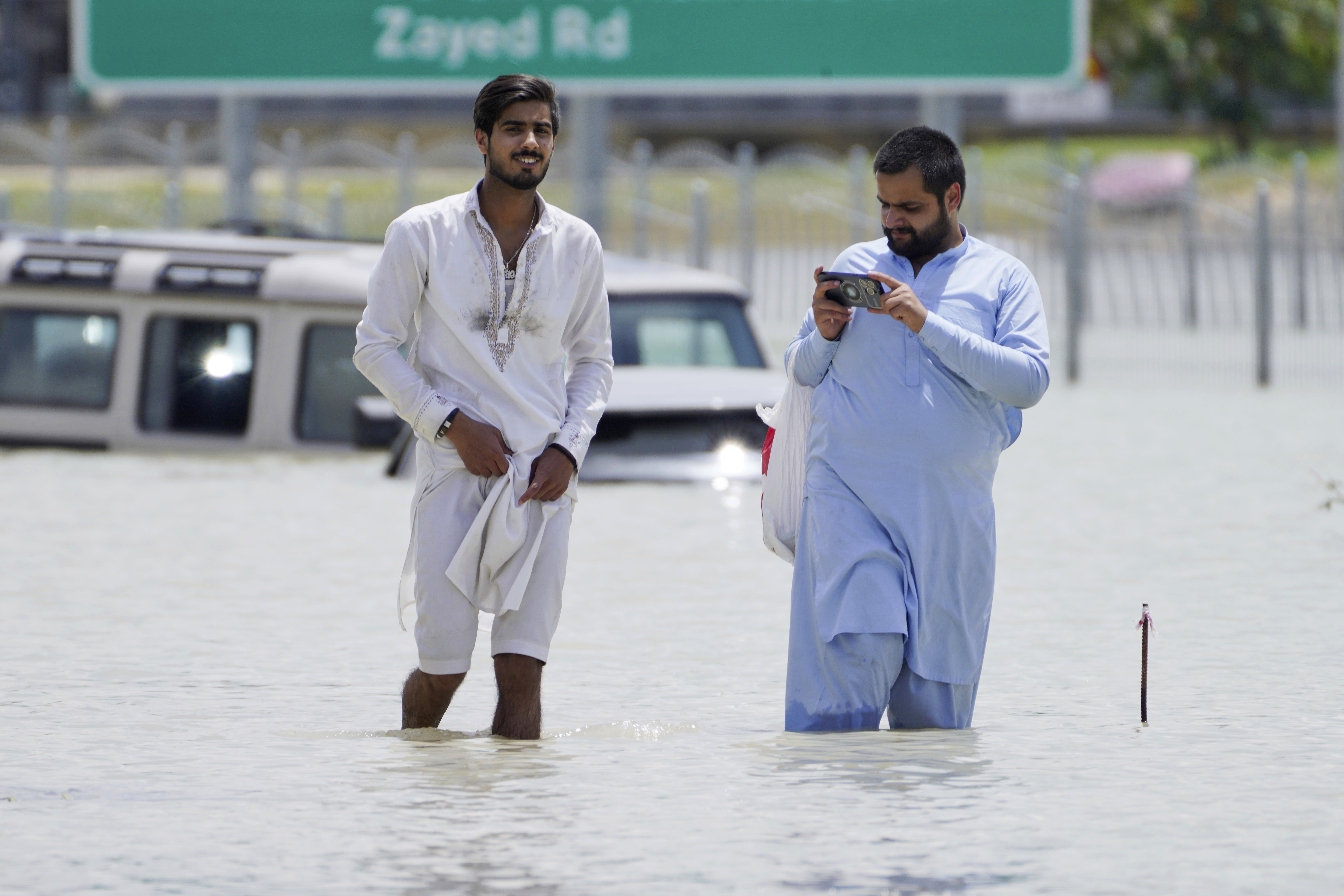 متحدہ عرب امارات میں اب تک کی سب زیادہ بارش ریکارڈ کی گئی ( Photo: AP)