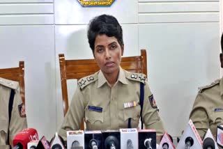 Koppal SP Yashodha Vantagodi spoke at the press conference.