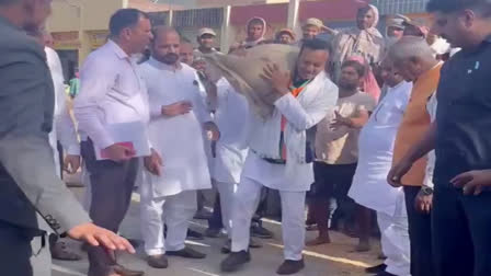 Naveen Jindal Picked Up Wheat Sack