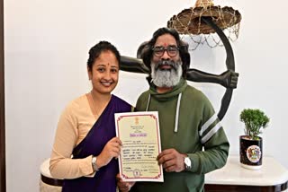 Politics over MLA Kalpana Soren participation in Jharkhand CM Hemant foreign tour
