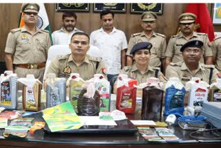 पुलिस ने दो आरोपियों को गिरफ्तार किया है.