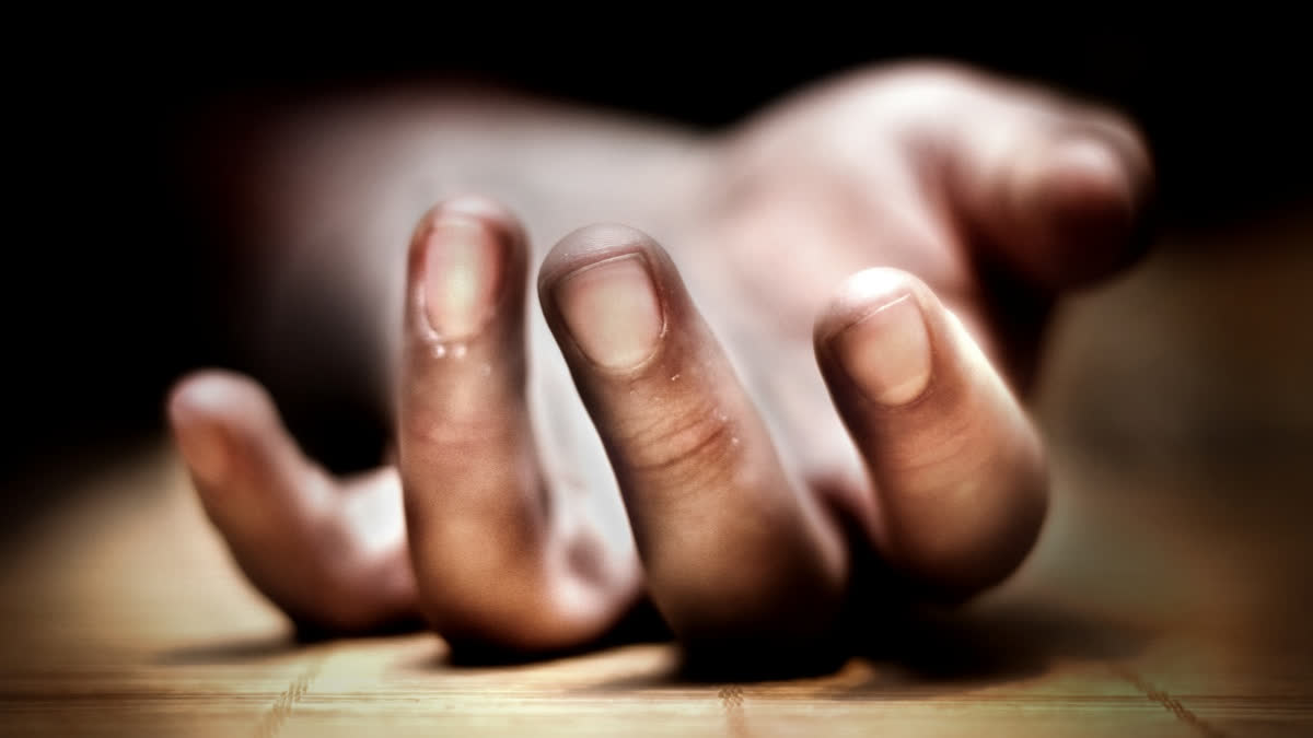 In a shocking case, a man killed case five people of the same family including a child and then died by suicide in Chhattisgarh's Sarangarh district on Saturday.