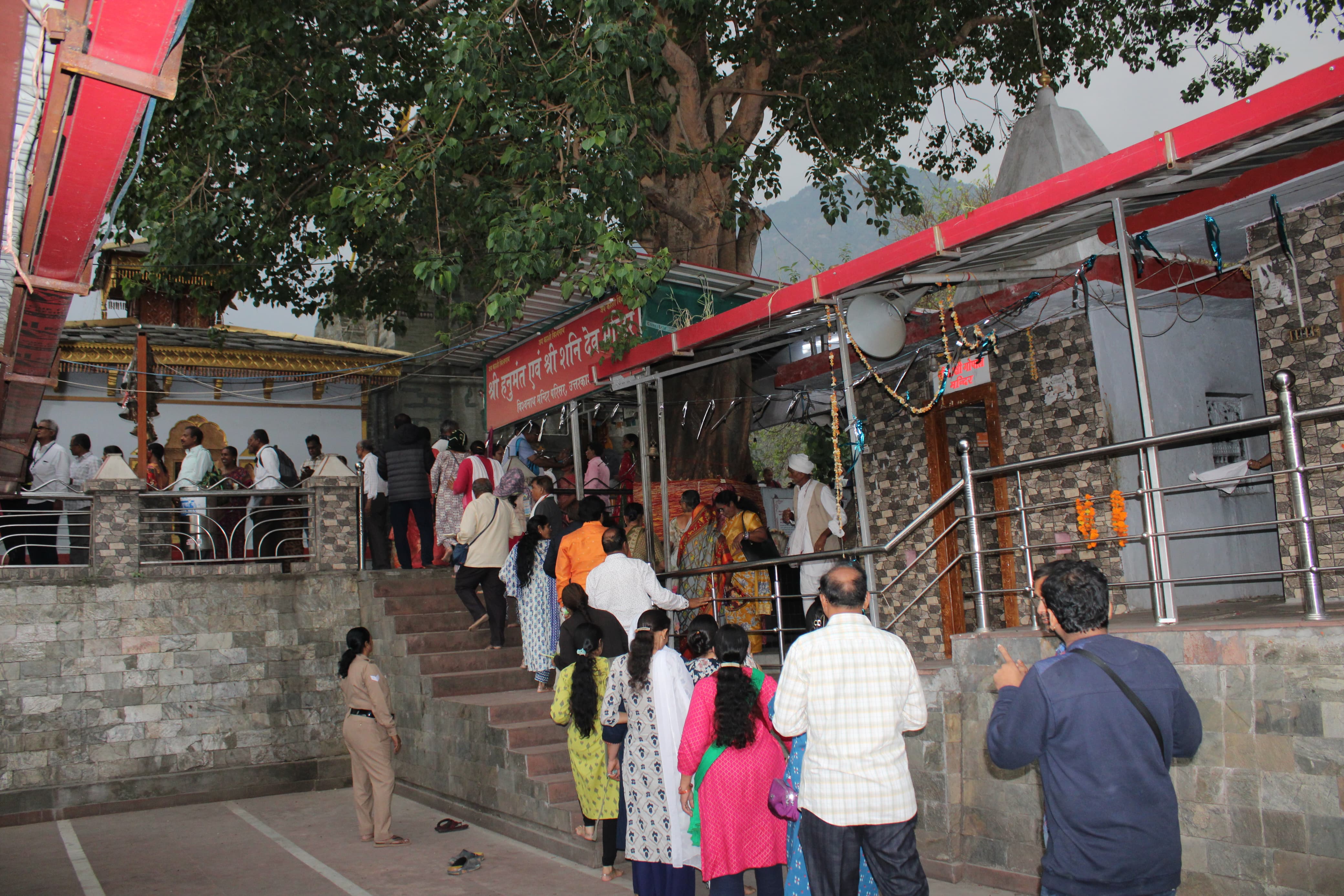 uttarkashi Vishwanath Temple devotees