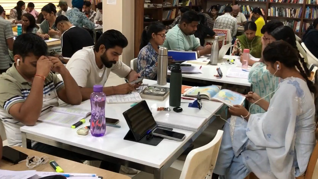 Municipal Council Barnala's library has become a boon for the needy youth, every facility of the students has been taken care of.