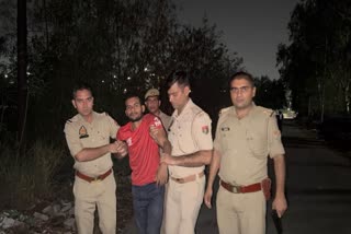 पुलिस और बदमाशों के बीच मुठभेड़ में एक घायल