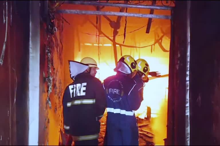 हैदराबाद: चारमीनार के पास बिल्डिंग में लगी भीषण आग, 17 की मौत, पीएम मोदी ने  घटना पर दुख जताया