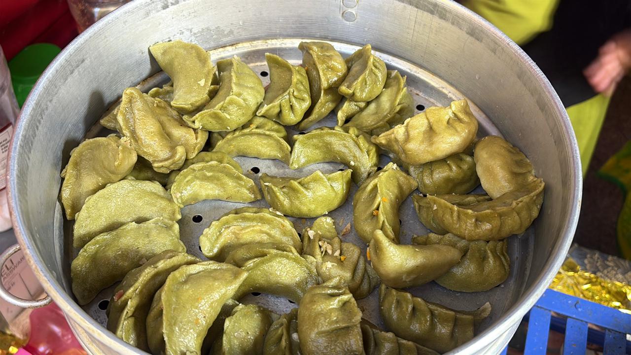 पालक से बने मोमोज