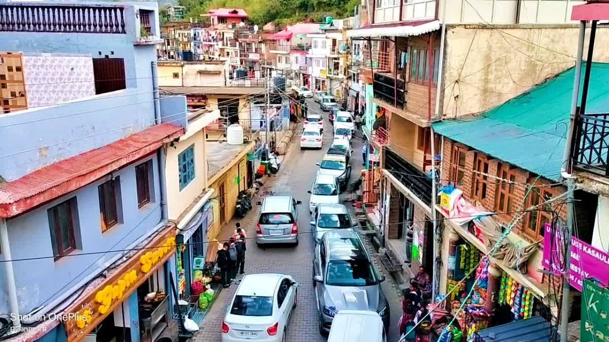 Movement of Buses and Trucks stopped in Kasauli on weekends.