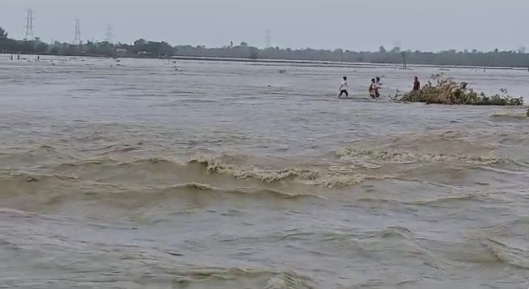 NORTHEAST ASSAM FLOOD SITUATION MONSOON BRAHMAPUTRA VALLY HEAVY RAIN FORECAST RIVER WATER LEVEL RISE